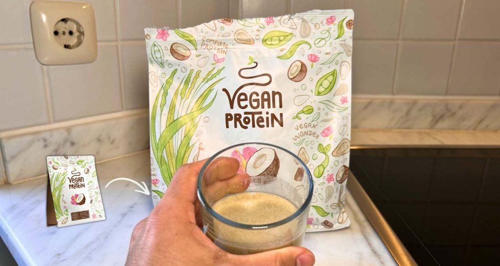 Ein Glas mit Alpha Foods Protein