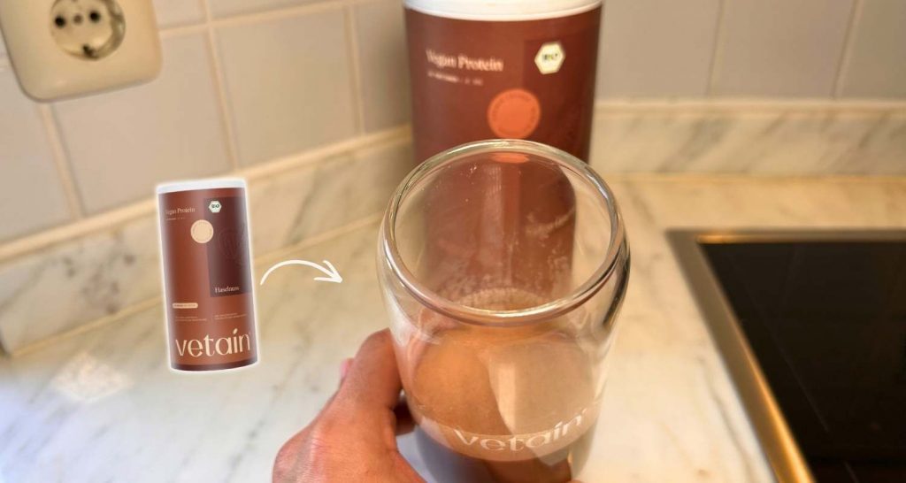 EIN GLAS VOLL VETAINS VEGAN PROTEIN